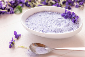 Obraz na płótnie Canvas viola violet violetta odorata fresh petal sugar bath spa salts from spring blossom flowers 