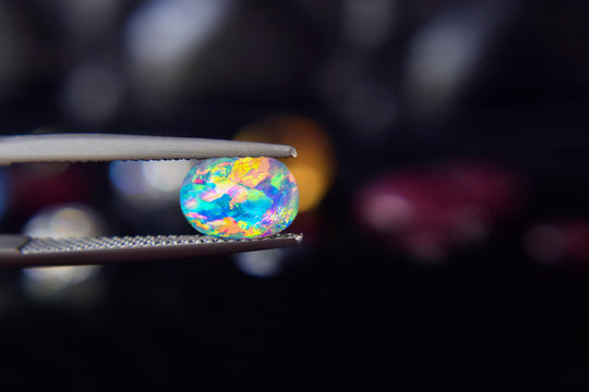 Jewelry Opal
Is A Gem That Has Beautiful Colors
Rare And Expensive In The Gemstone Clamp