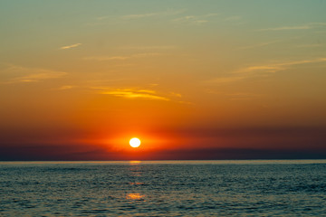 Obraz premium the sky and the sun at sea rose