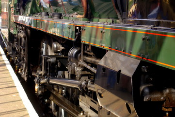 Steam locomotive driving wheel assembly