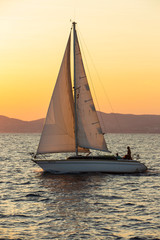 Sunset boat © Jerome