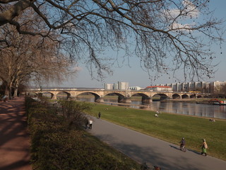 Die Albertbrücke in Dresden, Elbbrücke