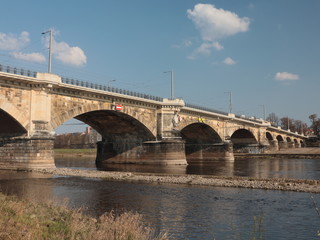 Fototapeta na wymiar Die Albertbrücke in Dresden, Elbbrücke