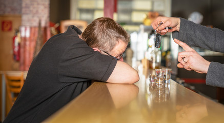 publican prohibits a drunk guest from driving a car