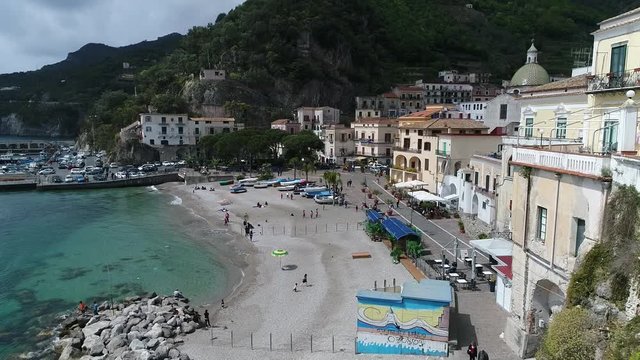 un giro per il lungomare di cetera.