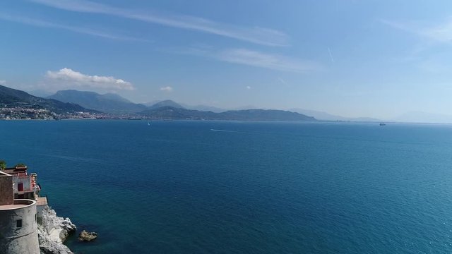 un giro per il lungomare di cetera.