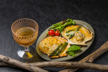 ほたて貝のグリル Grilled scallop butter and scallop gratin