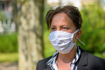 Hispanic woman wearing a face mask outdoors