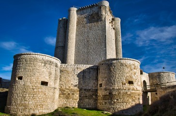 Fototapeta na wymiar Lateral castillo de Iscar