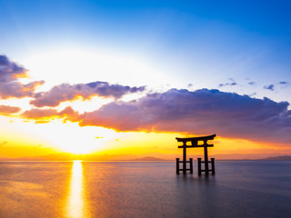 早春の琵琶湖　白髭神社　夜明け