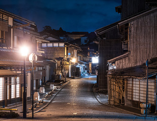 京都　夜の二年坂