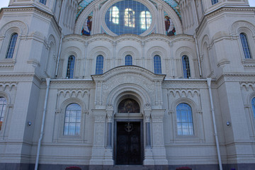 Fototapeta na wymiar facade of the white cathedral