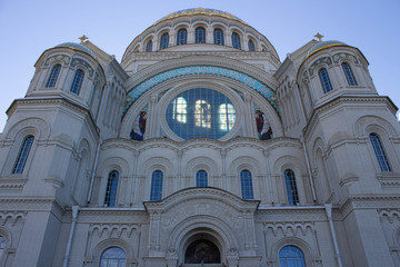 Fototapeta na wymiar facade of the white cathedral