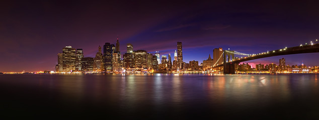 Fototapeta na wymiar Manhattan from Brooklyn Bridge Park in New York