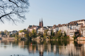 Basel, Münster, Kirche, Pfalz, Rhein, Rheinufer, Stadt, Altstadt, Altstadthäuser, Grossbasel, Kleinbasel, Frühling, Rheinschifffahrt, Fähre, Morgenstimmung, Schweiz