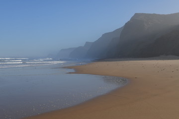 Fototapeta na wymiar beach in the morning in Portugal