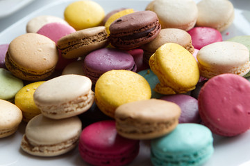 Presentation d'un mélange de macarons