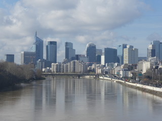 Fototapeta na wymiar La Défense business district and The Seine seen from Levallois's bridge, France