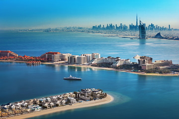 Fototapeta premium Dubai - aerial view skyline of Dubai city and famous Jumeirah beach, United Arab Emirates