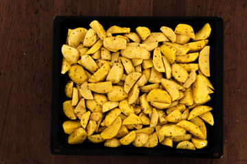 seasoned raw potatoes,baked potatoes lying in an iron pan,chopped homemade potatoes,cooking potatoes for a recipe,fast food,vegetarian food,healthy eating