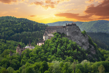 Obraz premium Beautiful castle Oravsky hrad - Orava castle in Oravsky Podzamok, Slovakia