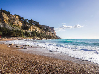 Obraz premium Waves at the beach in Cassis, South of France