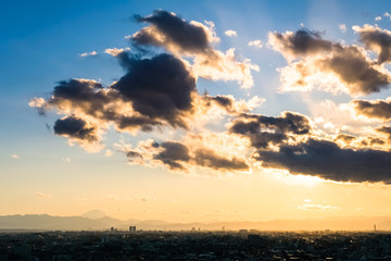 Obraz premium 東京 夕方 練馬区役所 展望ロビーから 西側