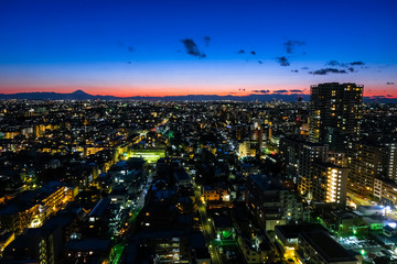 Fototapeta premium 東京 夕暮れ 練馬区役所 展望ロビーから 西側