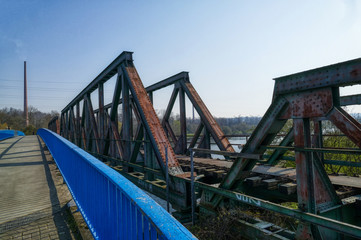 Fußgängerbrücke und alte Eisenbahnbrücke über die Ruhr in Bochum Dahlhausen