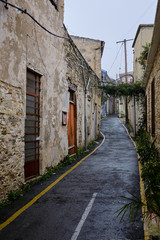 Fototapeta premium Uliczka zabytkowego miasta na Cyprze