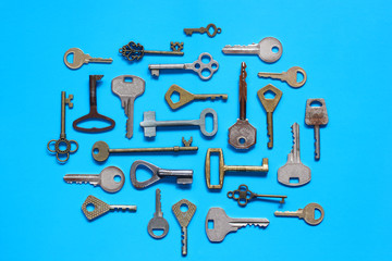 Obraz premium keys on a blue background, top view.