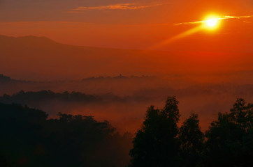 Świątynia Borobudur o świcie © Tomasz Aurora