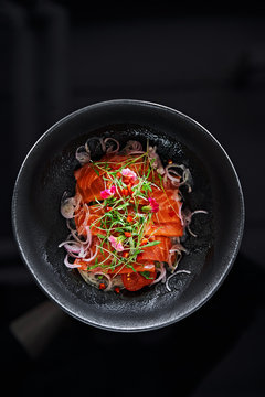 Salmon ceviche with onions, tomatoes and garlic