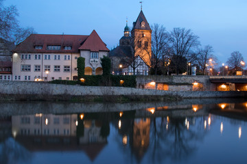 Fototapeta premium Blaue-Stunde-Fotografie an der Weser in Hameln