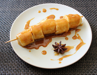 brochette de banane au caramel
