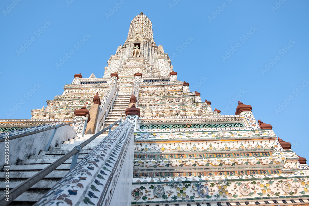 Wall mural wat arun temple in a blue sky. wat arun is a buddhist temple in bangkok, thailand.