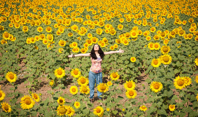 SESIÓN DE EMBARAZO ENTRE GIRASOLES