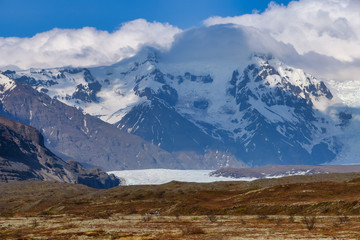 Fototapeta na wymiar Beautiful blue iced glaciers retreating back into the mountains on the south east of Iceland
