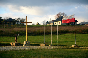 krzyż i flaga © Albert