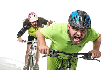 Fototapeten Dicke und magere Typen, die Fahrrad fahren © konradbak