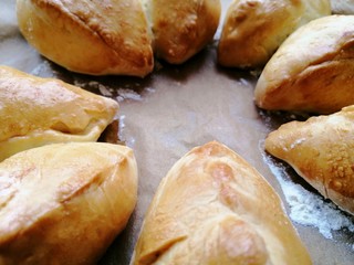 layout of pies with filling on the surface