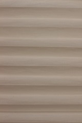 Nahaufnahme eines bunten Plisseestoffes