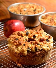Fernanda Ribeiro Bolo de maçã com crumble de passas ao rum