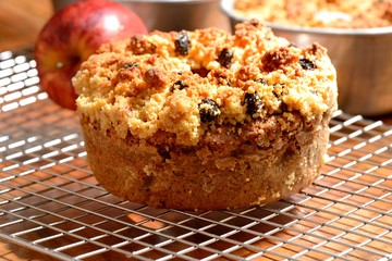 Fernanda Ribeiro Bolo de maçã com crumble de passas ao rum
