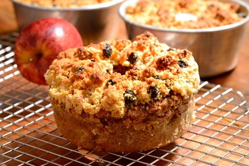 Fernanda Ribeiro Bolo de maçã com crumble de passas ao rum