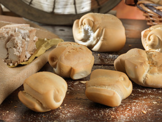 Pane tradizionale italiano su un tavolo in legno