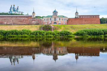 Obraz premium The central historical part of the ancient city of Smolensk. Remnants of defense buildings and the Assumption Cathedral on the slopes of the right bank of the Dnieper River.