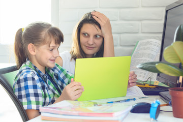 Mom is shocked by how her daughter is well versed in modern Internet technologies