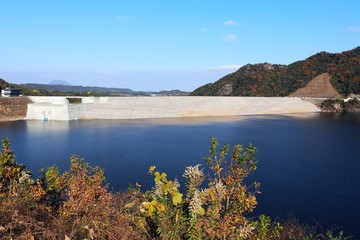 Fototapeta na wymiar 大分川ダム のつはる湖の風景