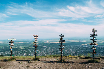 Obraz premium Pointers with names of russian and worldwide cities on the top of Mashuk mountain in Pyatigorsk, Russia